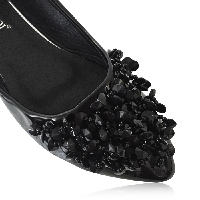Giày búp bê mũi nhọn đính đá (Đen)