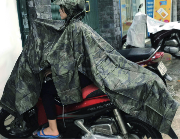 Áo mưa cánh dơi vải dù rằn ri