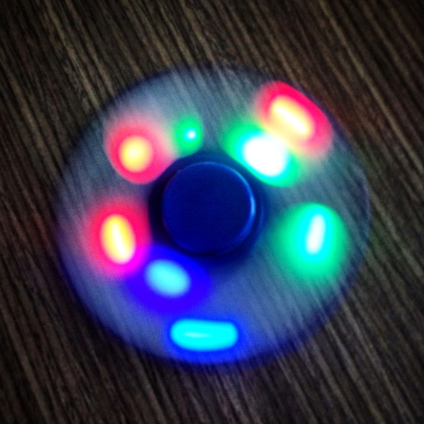 Con quay Spinner có đèn Led phát sáng