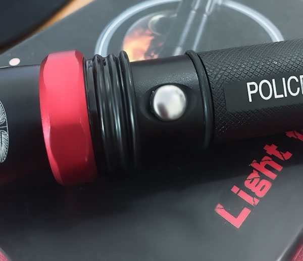 Đèn pin siêu sáng Police USA 100/101 King Mart