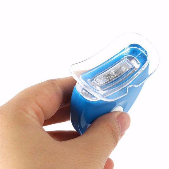 Dụng cụ làm trắng răng tại nhà thế hệ mới