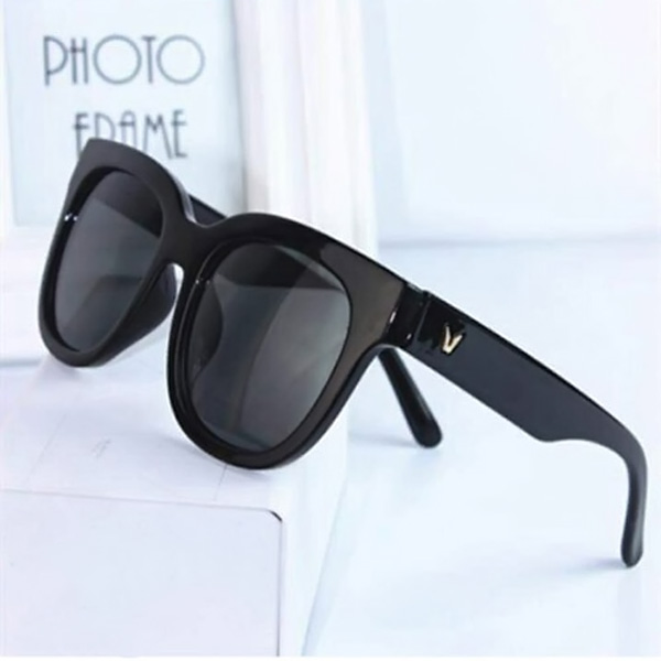 Kính mát phong cách Hàn Quốc cao cấp logo chữ V
