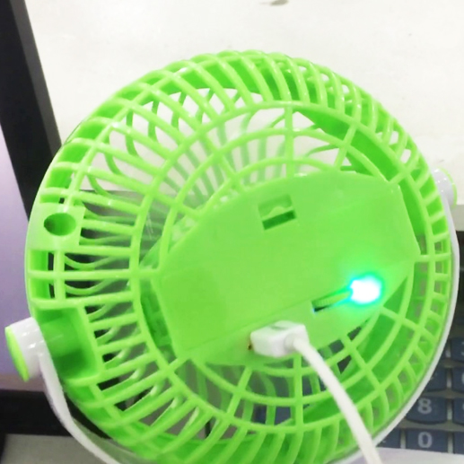 Quạt kẹp bàn pin sạc USB xoay 360 độ ML-F168